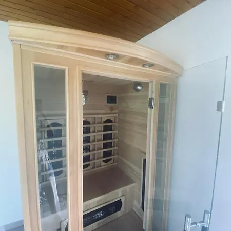 Zoeld Tanya Vendeghaz Es Rendezvenykoezpont * Kiskunmajsa