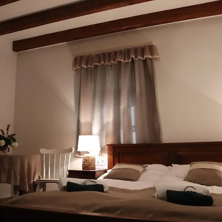 Zoeld Tanya Vendeghaz Es Rendezvenykoezpont Apartament